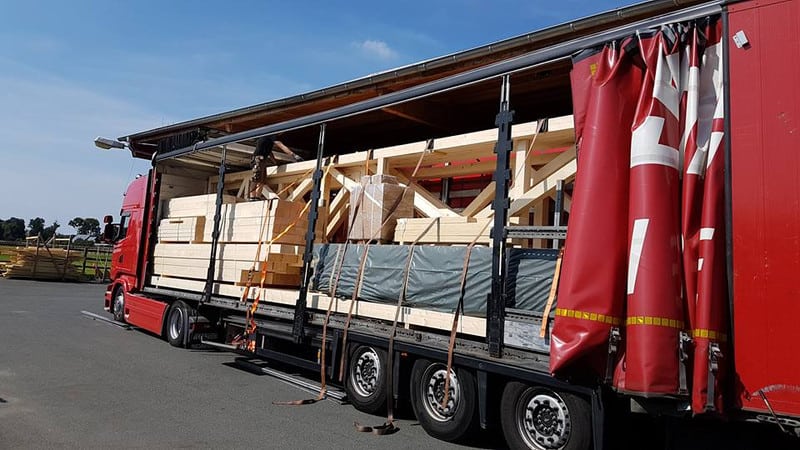 Hallenkonstruktion auf LKW