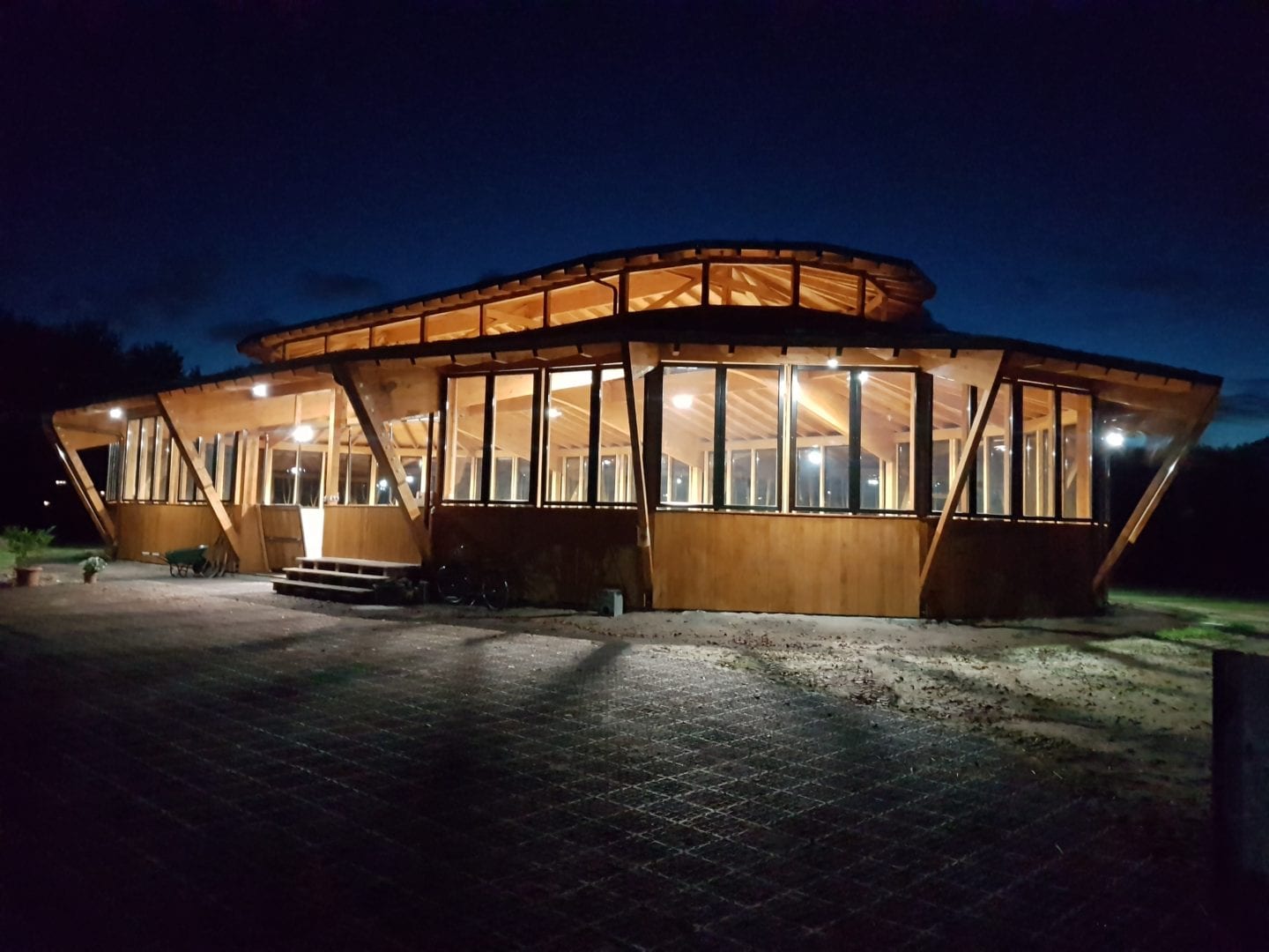 Reithalle bei Nacht