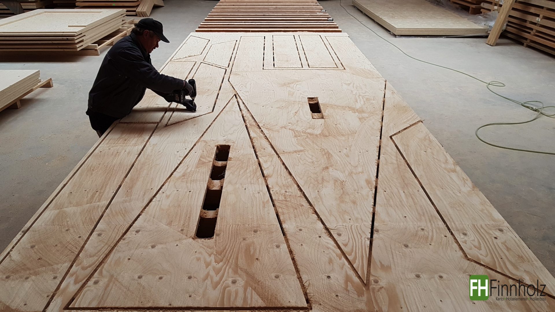 CNC Frästele aus Kerto Furnierschichtholz