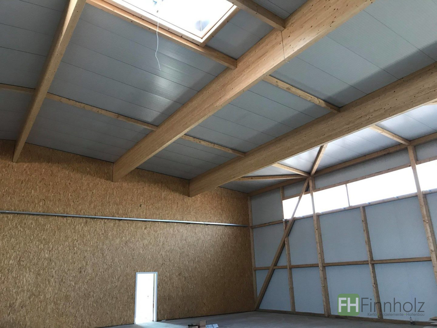 Holz­kon­struk­tion in 4 Wochen errichtet!