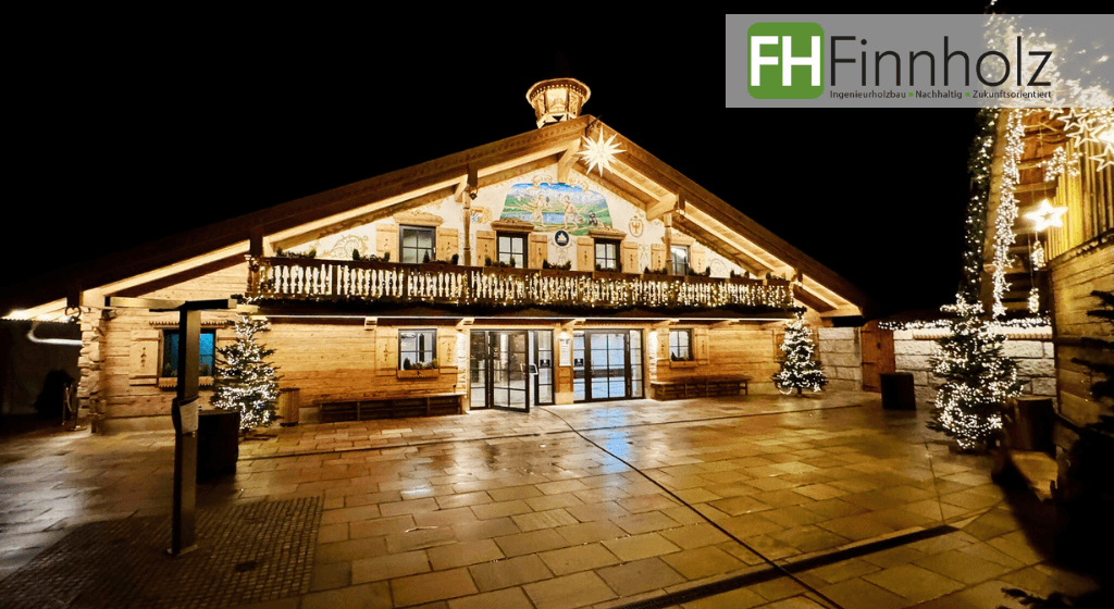 Projektabschluss - Sauna in Ludwigsfelde Aussenansicht zum Projektabschluss der riesigen Sauna mit 412 m² Grundfläche in Ludwigsfelde (bei Berlin). Das Bild zeigt die moderne Holzkonstruktion zur Weihnachtszeit.